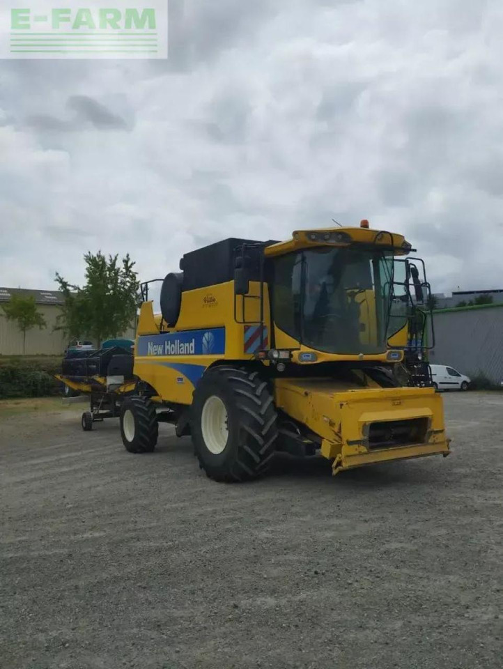 New Holland csx 7050 - Pemanen gabungan: gambar 2 New Holland csx 7050 - Pemanen gabungan: gambar 2