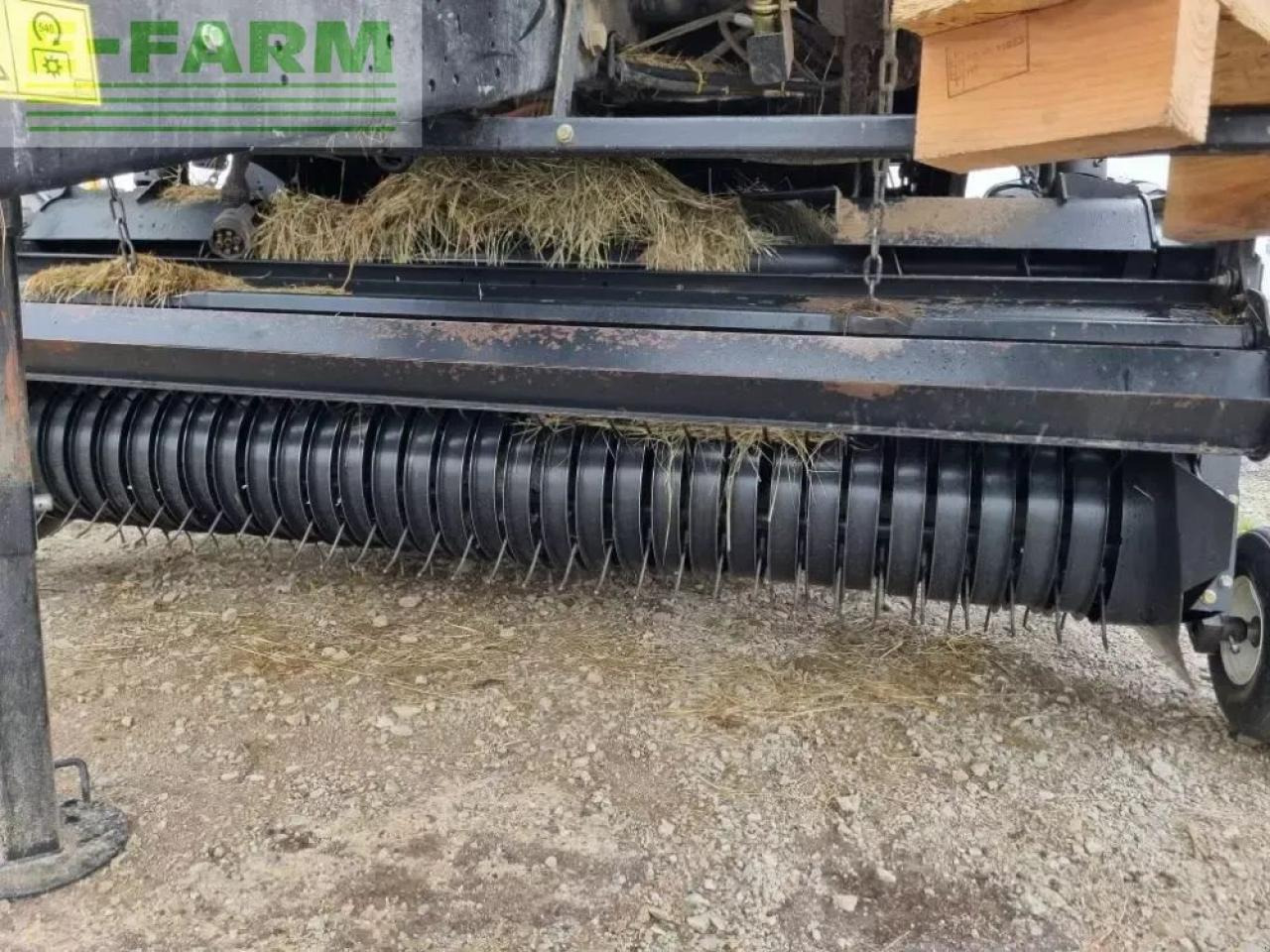 New Holland roll belt 150 crop cutter - Baler persegi: gambar 4 New Holland roll belt 150 crop cutter - Baler persegi: gambar 4