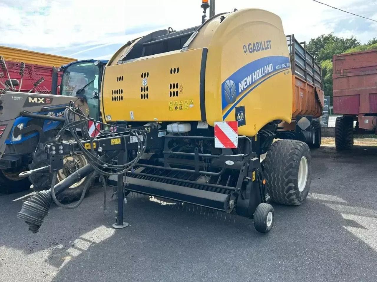 New Holland roll-belt180 - Baler persegi: gambar 1 New Holland roll-belt180 - Baler persegi: gambar 1