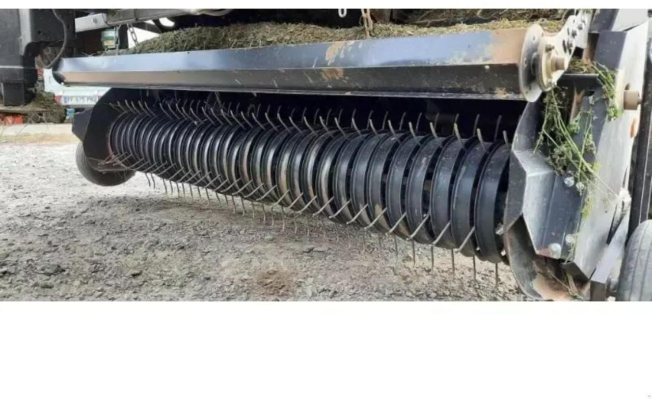 New Holland roll-belt180 - Baler persegi: gambar 5 New Holland roll-belt180 - Baler persegi: gambar 5