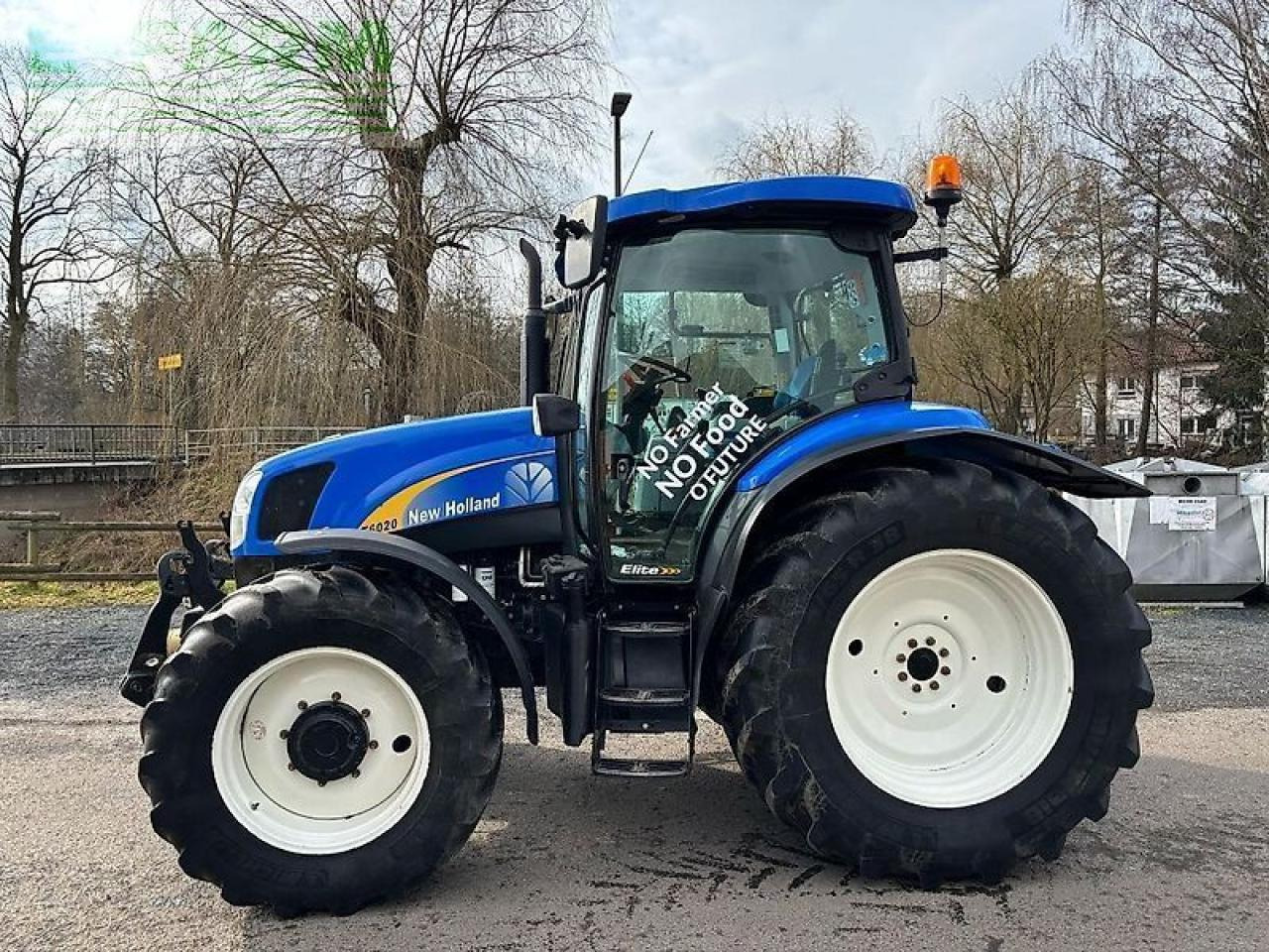 New Holland t 6020 elite Elite - Traktor: gambar 1 New Holland t 6020 elite Elite - Traktor: gambar 1