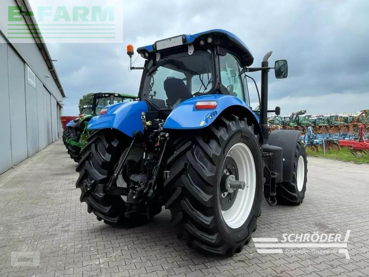 New Holland t 7.270 autocommand - Traktor: gambar 3 New Holland t 7.270 autocommand - Traktor: gambar 3