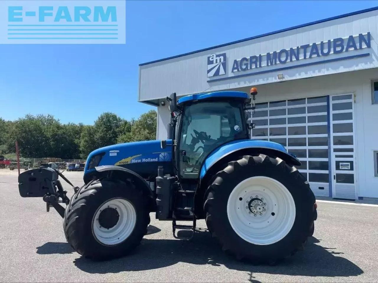 New Holland t 7050 - Traktor: gambar 4 New Holland t 7050 - Traktor: gambar 4