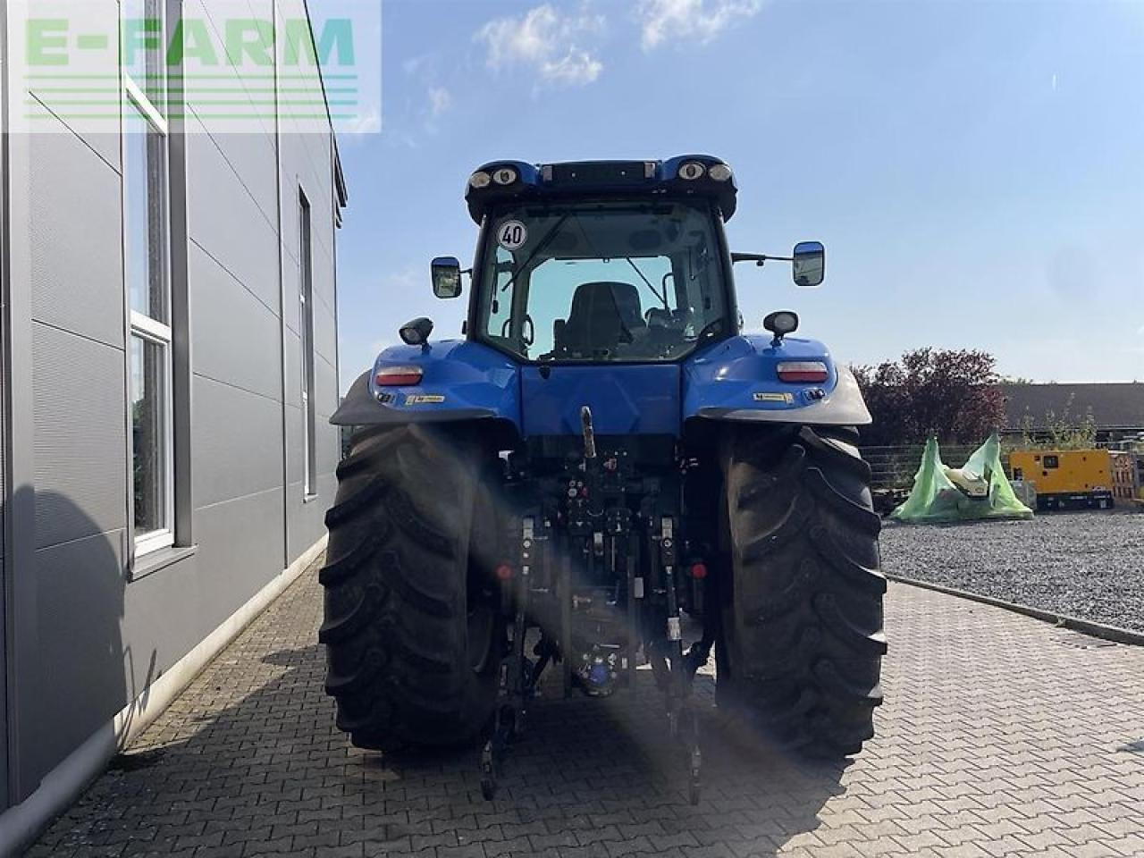 New Holland t 8.390 - Traktor: gambar 5 New Holland t 8.390 - Traktor: gambar 5