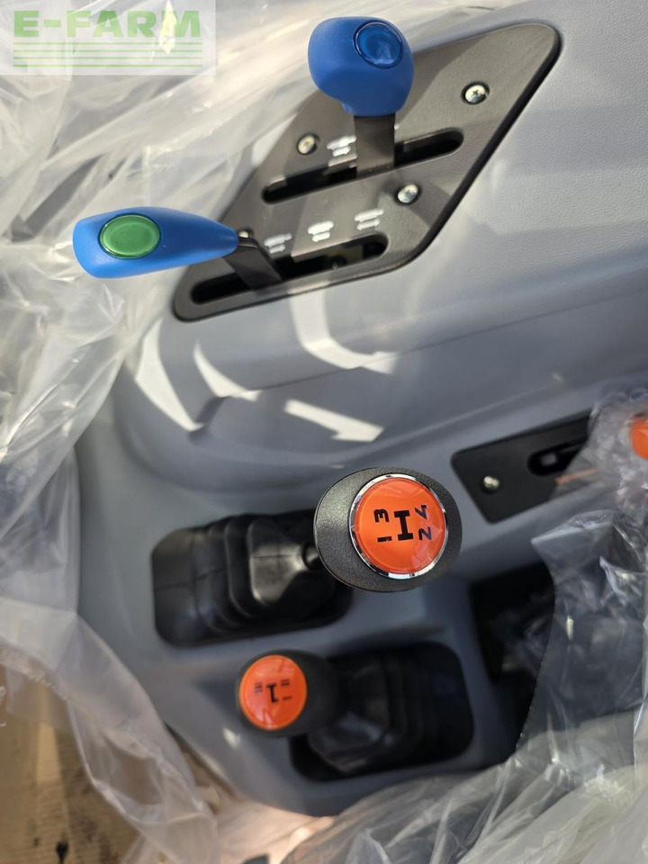 New Holland t4.55s stage v S - Traktor: gambar 3 New Holland t4.55s stage v S - Traktor: gambar 3