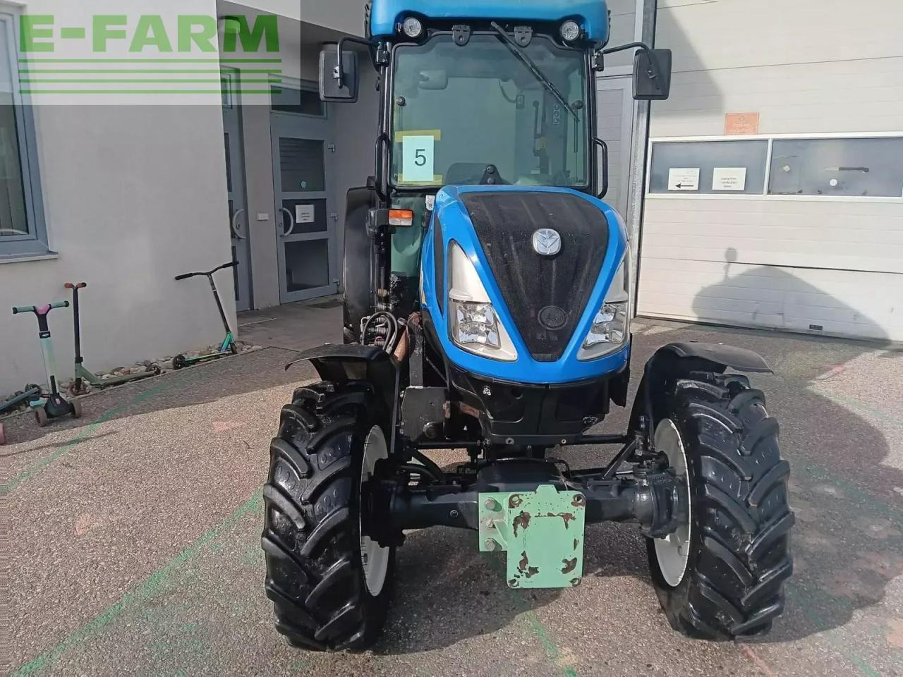 New Holland t4.90 f F - Traktor: gambar 2 New Holland t4.90 f F - Traktor: gambar 2