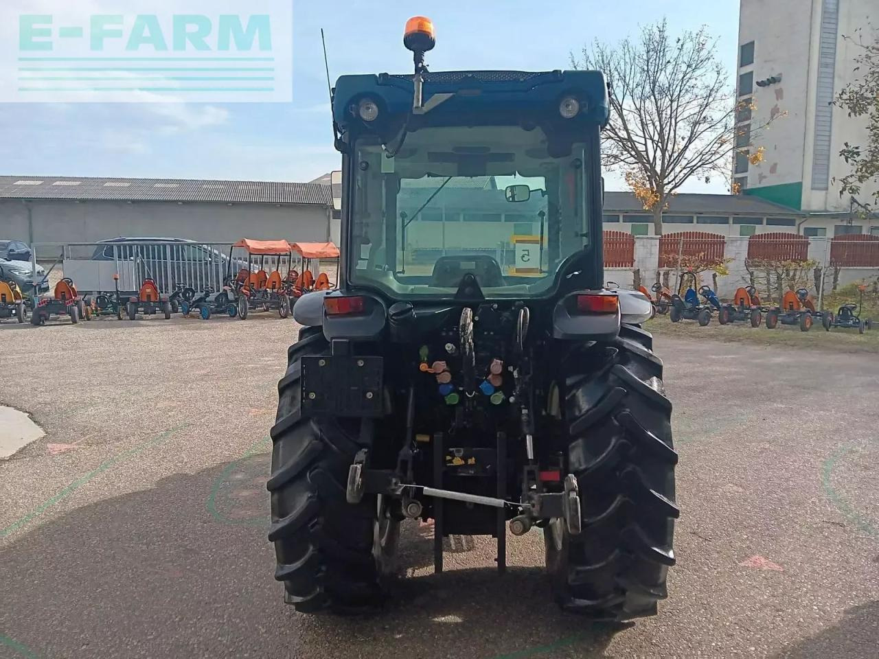 New Holland t4.90 f F - Traktor: gambar 5 New Holland t4.90 f F - Traktor: gambar 5