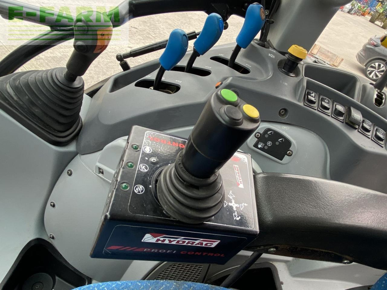 Traktor New Holland t5.105 electro command: gambar 19