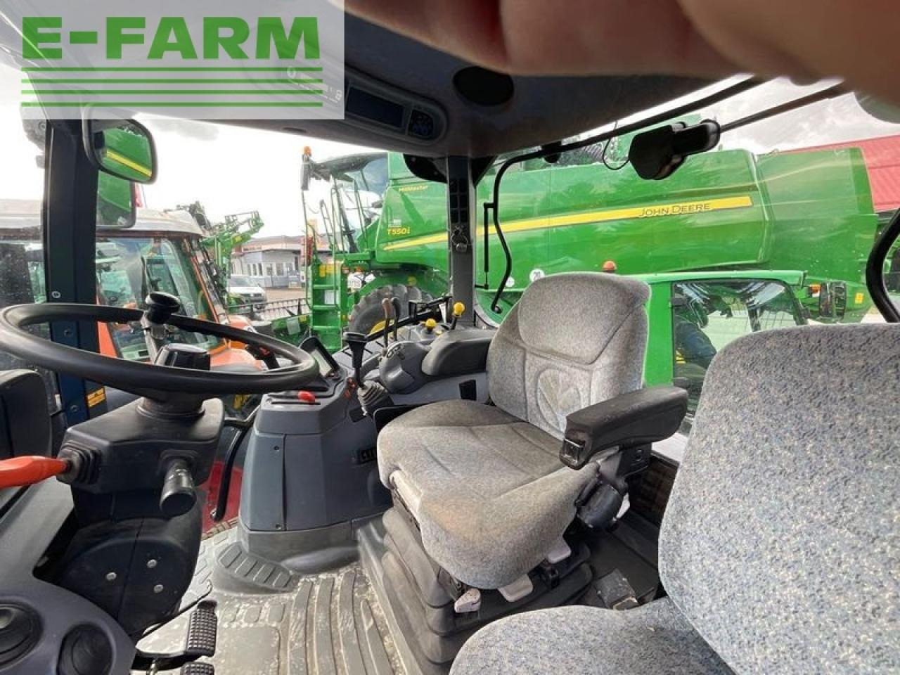 New Holland t6020 - Traktor: gambar 5 New Holland t6020 - Traktor: gambar 5