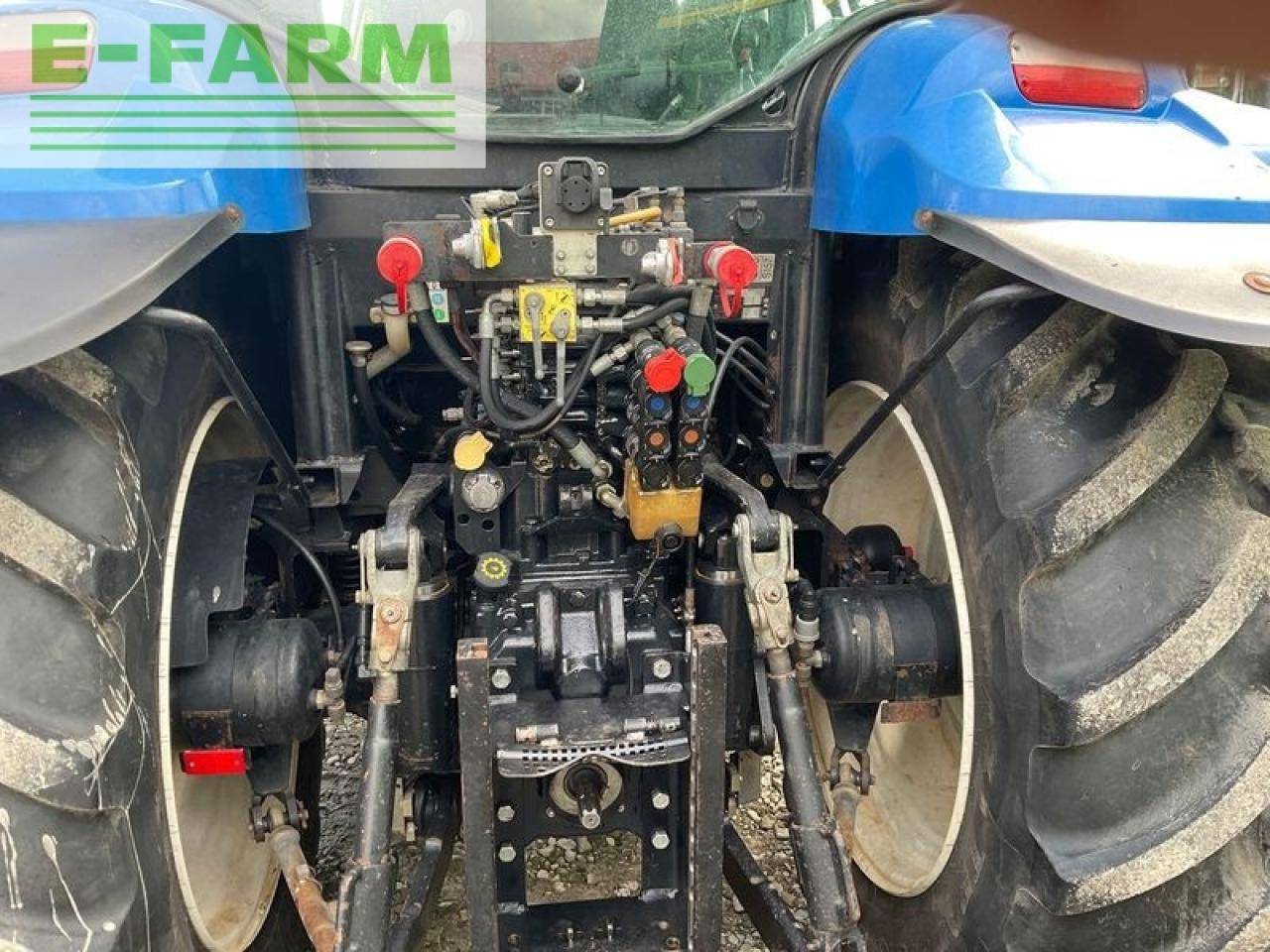 New Holland t6020 - Traktor: gambar 4 New Holland t6020 - Traktor: gambar 4