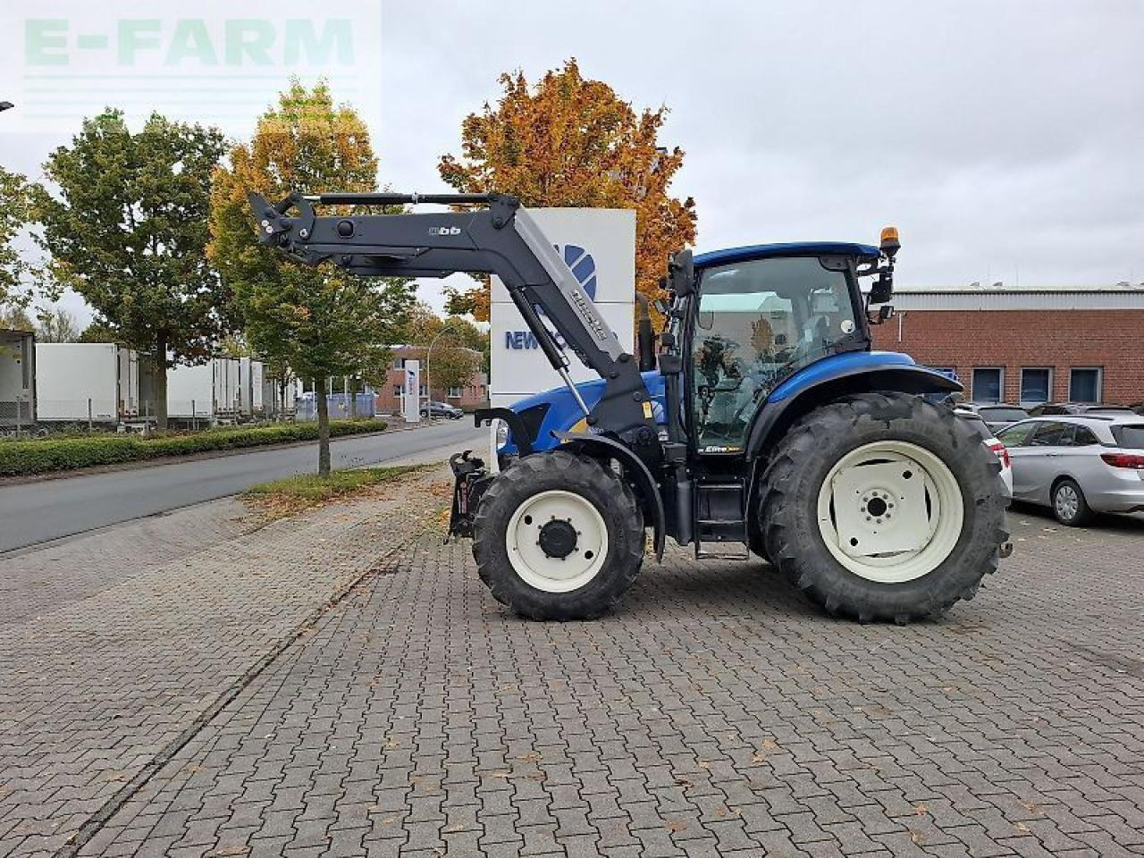 New Holland t6020 elite - Traktor: gambar 1 New Holland t6020 elite - Traktor: gambar 1