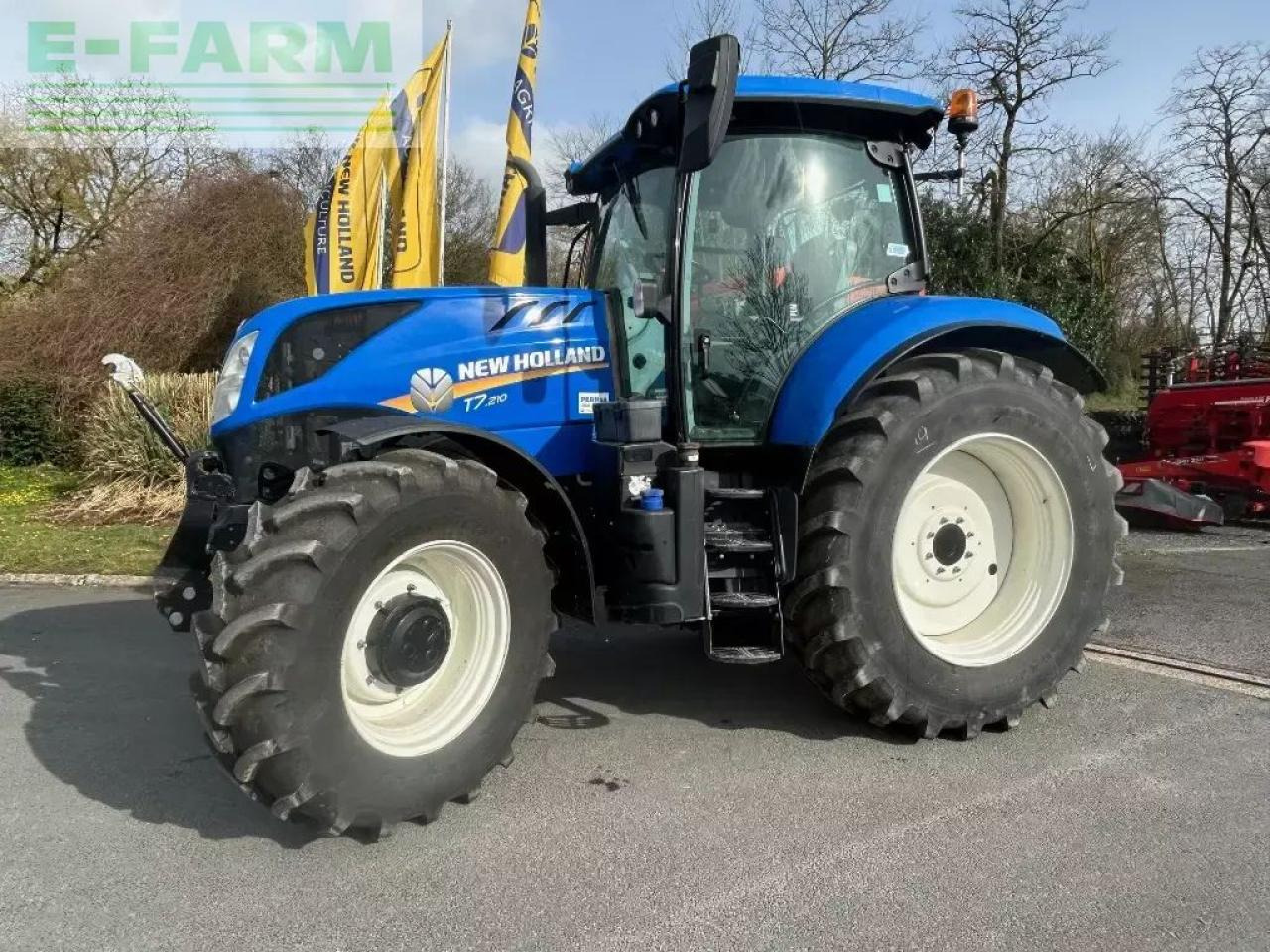 New Holland t7.210 classic - Traktor: gambar 1 New Holland t7.210 classic - Traktor: gambar 1