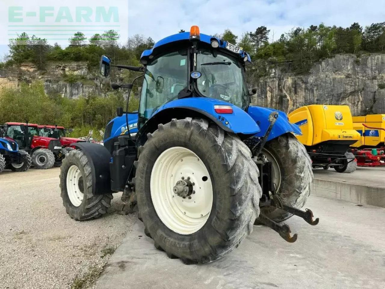 New Holland t7. 210 sw pc t4 - Traktor: gambar 3 New Holland t7. 210 sw pc t4 - Traktor: gambar 3