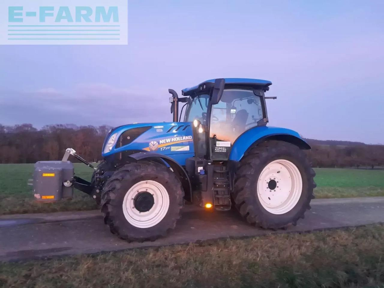 New Holland t7.210ac - Traktor: gambar 1 New Holland t7.210ac - Traktor: gambar 1