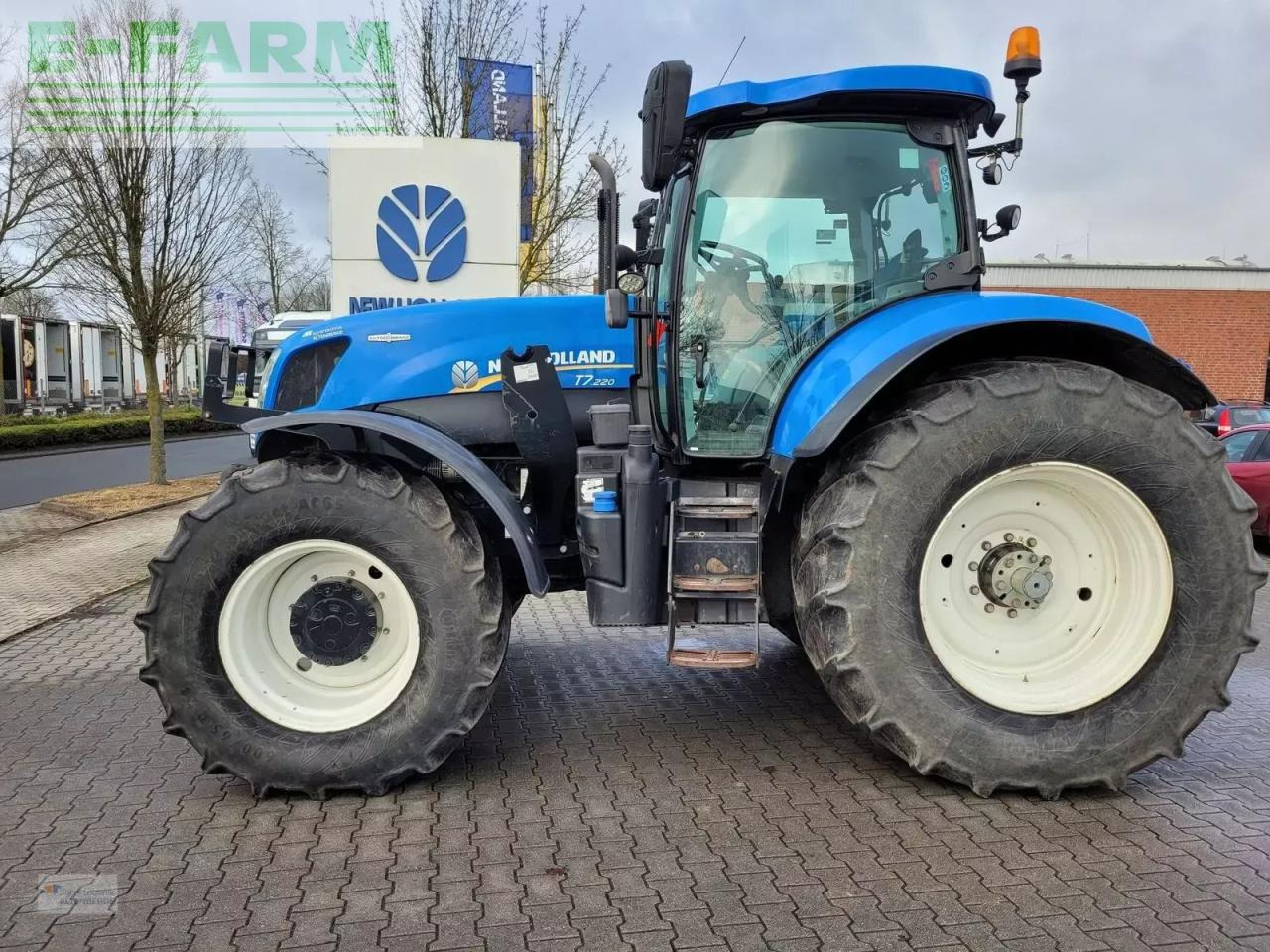 New Holland t7.220 ac - Traktor: gambar 1 New Holland t7.220 ac - Traktor: gambar 1