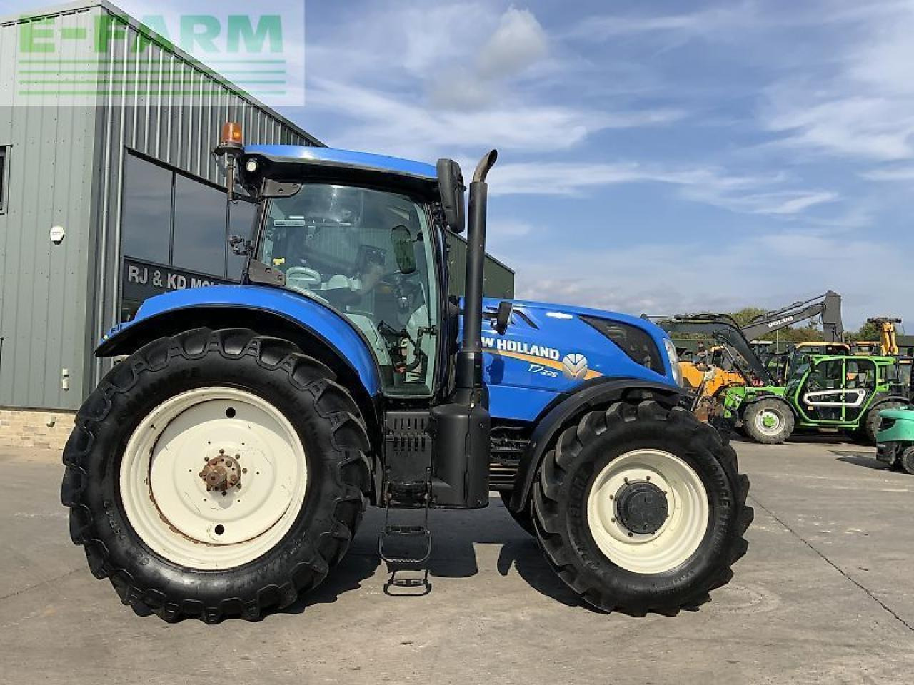 New Holland t7.225 auto command (st23808) - Traktor: gambar 1 New Holland t7.225 auto command (st23808) - Traktor: gambar 1