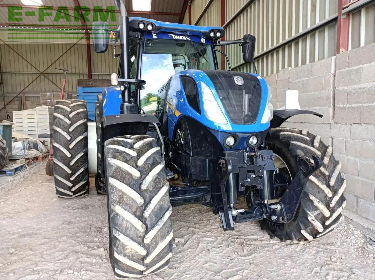 New Holland t7.230 - Traktor: gambar 1 New Holland t7.230 - Traktor: gambar 1