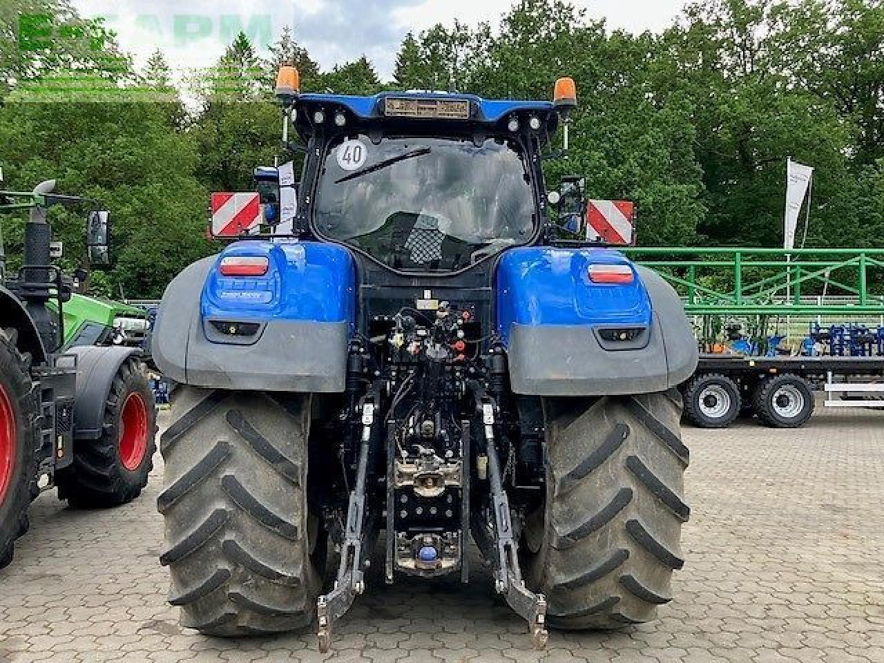New Holland t7.275 - Traktor: gambar 4 New Holland t7.275 - Traktor: gambar 4