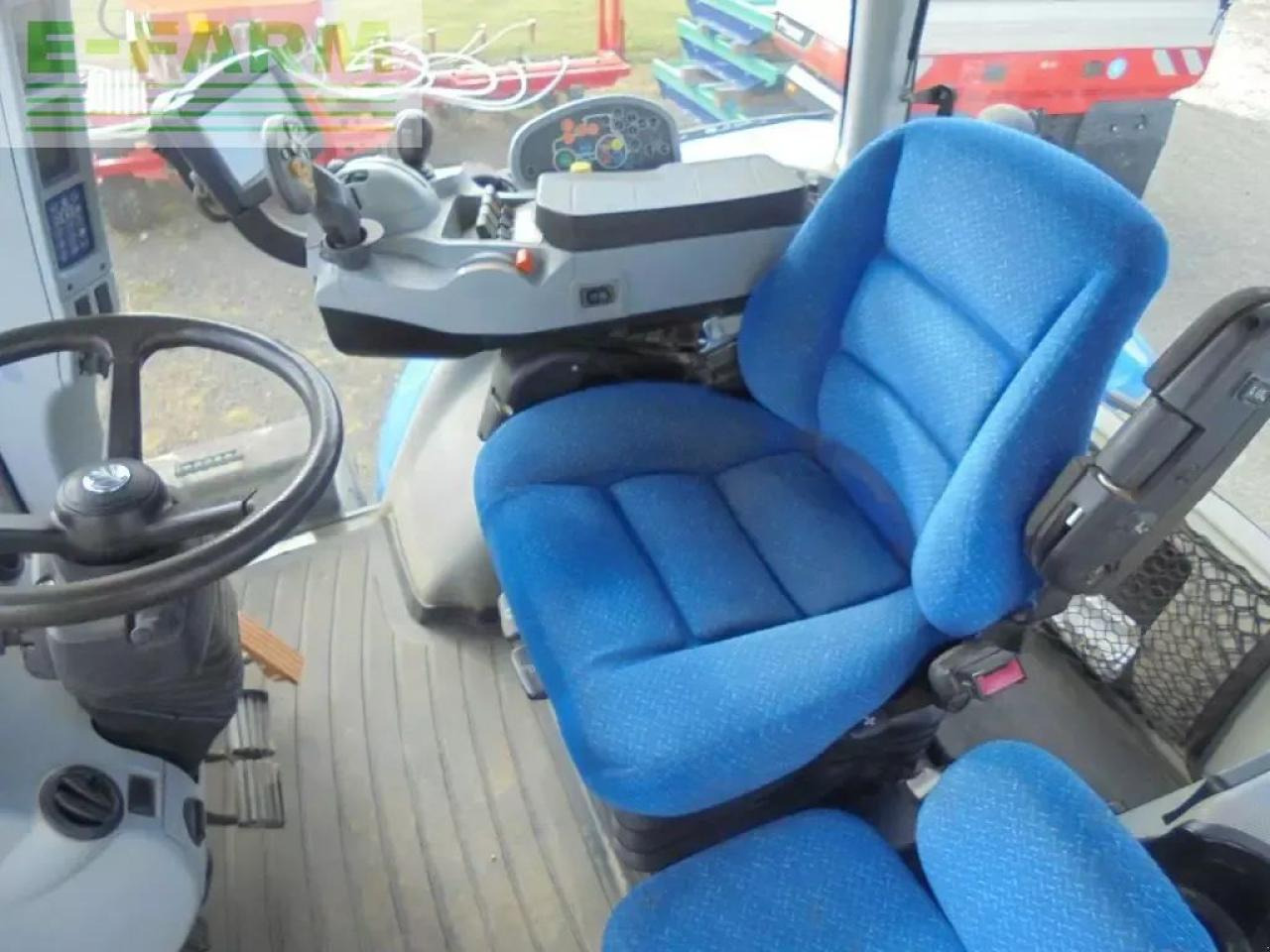 New Holland t8.330 - Traktor: gambar 4 New Holland t8.330 - Traktor: gambar 4