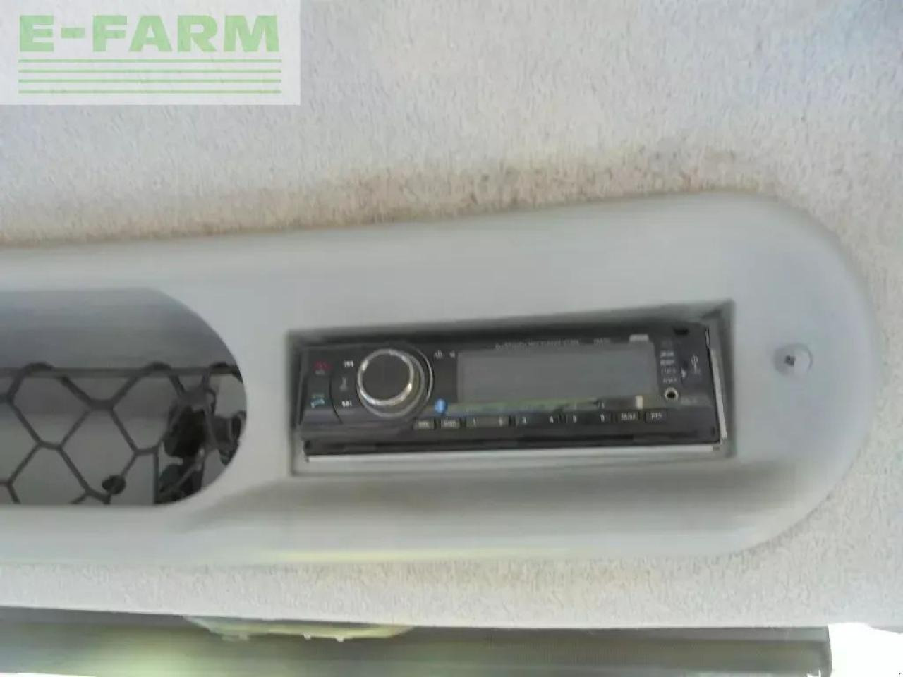New Holland t8.330 - Traktor: gambar 5 New Holland t8.330 - Traktor: gambar 5
