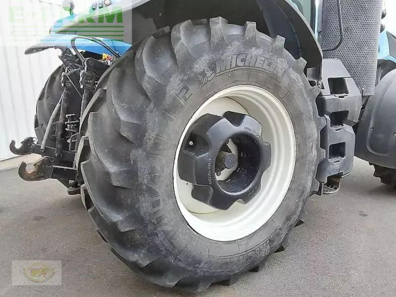 New Holland t8.410 uc UC - Traktor: gambar 5 New Holland t8.410 uc UC - Traktor: gambar 5