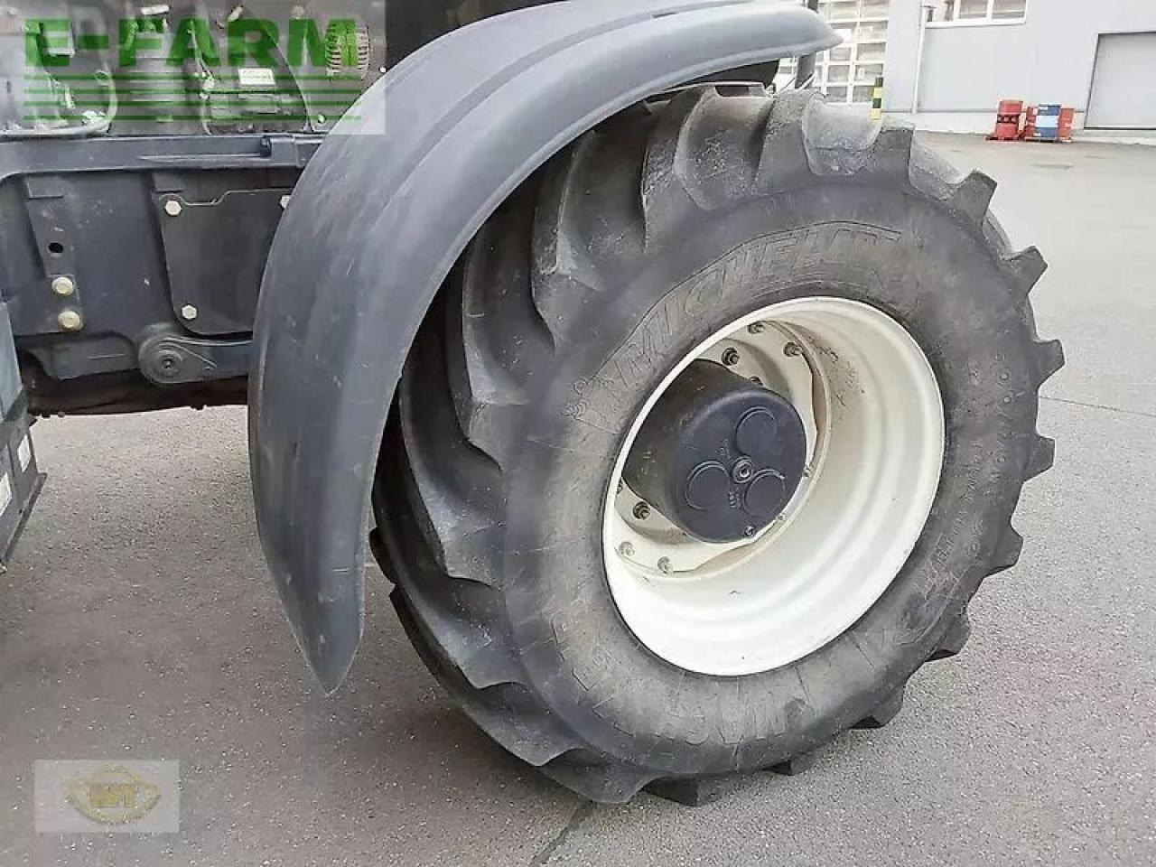 New Holland t8.410 uc UC - Traktor: gambar 3 New Holland t8.410 uc UC - Traktor: gambar 3
