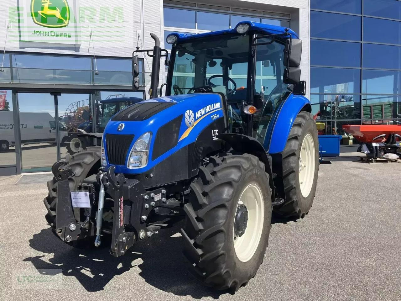 New Holland td5.85 - Traktor: gambar 1 New Holland td5.85 - Traktor: gambar 1