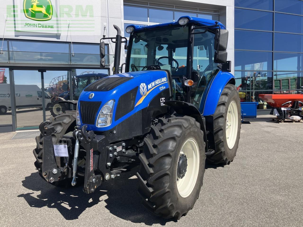 New Holland td5.85 - Traktor: gambar 1 New Holland td5.85 - Traktor: gambar 1