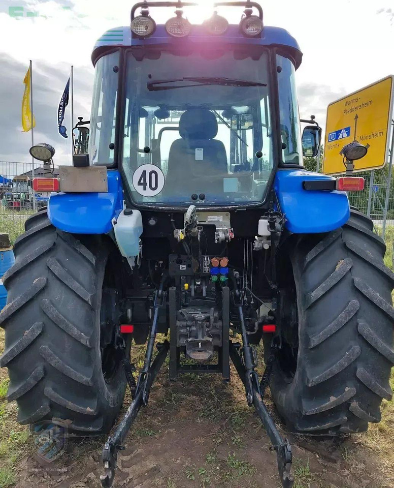 New Holland td5040 - Traktor: gambar 2 New Holland td5040 - Traktor: gambar 2