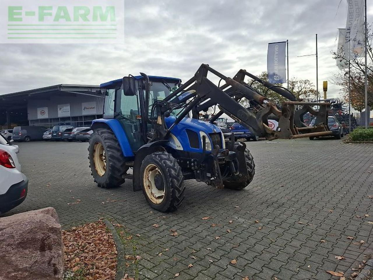 New Holland tla 80 - Traktor: gambar 4 New Holland tla 80 - Traktor: gambar 4