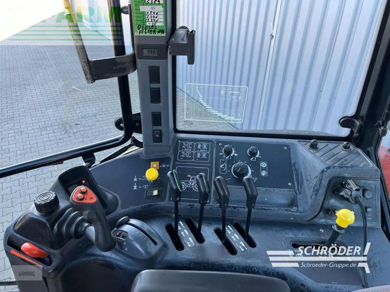 New Holland tm 135 - Traktor: gambar 3 New Holland tm 135 - Traktor: gambar 3