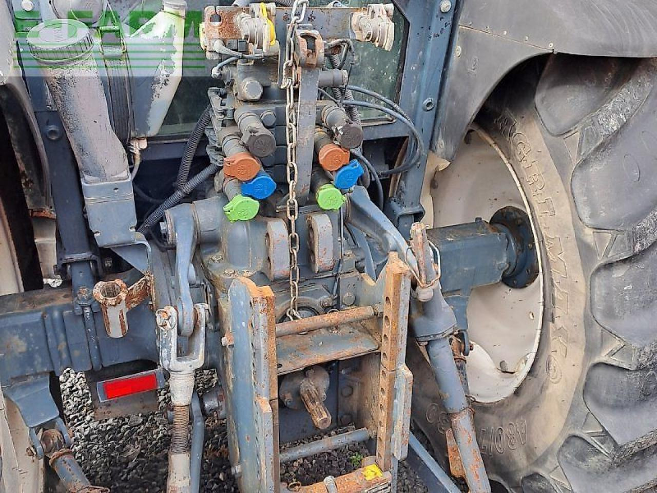 New Holland tn 75 s S - Traktor: gambar 4 New Holland tn 75 s S - Traktor: gambar 4