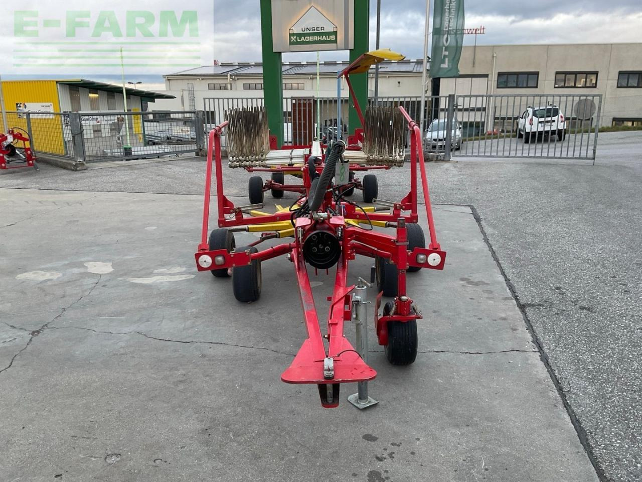 Pöttinger Top 611 - Tedder/ Menyapu: gambar 3 Pöttinger Top 611 - Tedder/ Menyapu: gambar 3