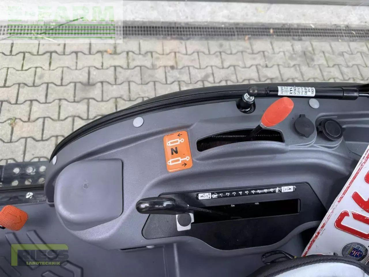 Solis 26 hst kabine panther (black) - Traktor: gambar 5 Solis 26 hst kabine panther (black) - Traktor: gambar 5