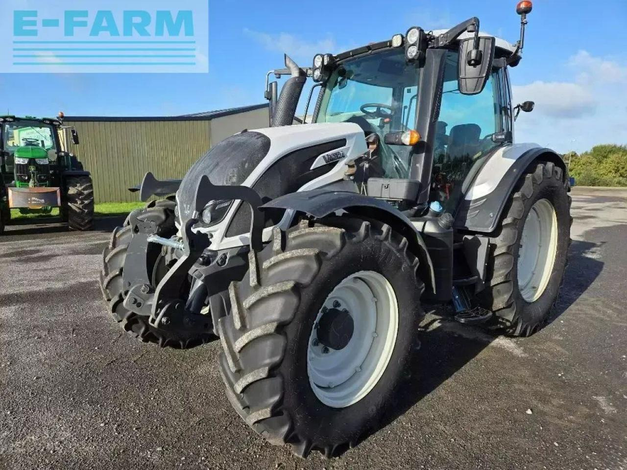 Valtra n124 hitech h5 HiTech - Traktor: gambar 1 Valtra n124 hitech h5 HiTech - Traktor: gambar 1