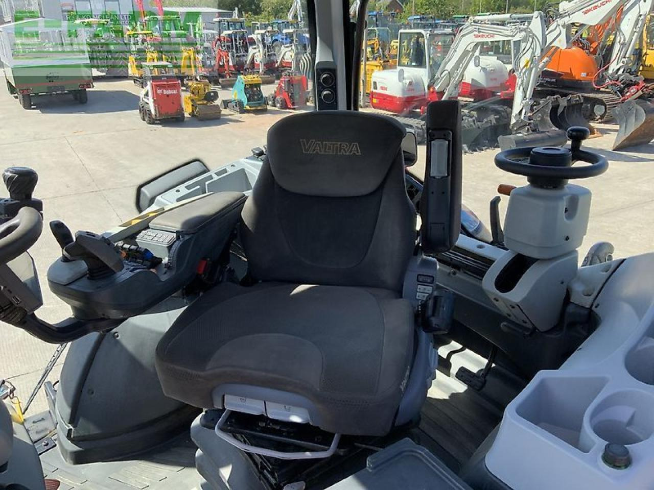 Traktor Valtra t234 direct twin track reverse drive tractor (st23213) Direct: gambar 21