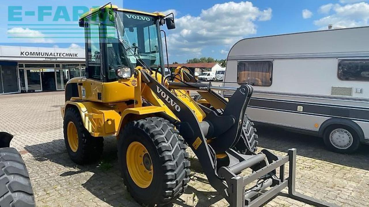 Volvo volvo l 30 - Ekskavator mini: gambar 1 Volvo volvo l 30 - Ekskavator mini: gambar 1