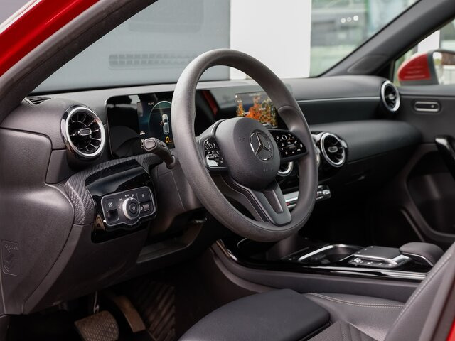 MERCEDES-BENZ A 180 Style,Autom.,8 fach Bereift - Mobil sedan: gambar 4 MERCEDES-BENZ A 180 Style,Autom.,8 fach Bereift - Mobil sedan: gambar 4