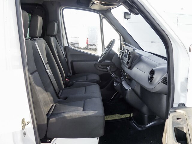 MERCEDES-BENZ Sprinter 214 CDI Kasten,3924,MBUX,Kamera... - Van kecil: gambar 2 MERCEDES-BENZ Sprinter 214 CDI Kasten,3924,MBUX,Kamera... - Van kecil: gambar 2