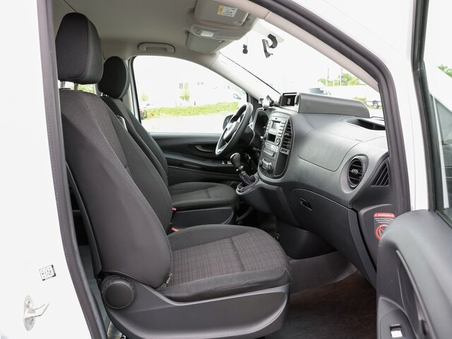 MERCEDES-BENZ Vito 111 TourerPro,lang,8Sitzer,Klima,Standhzg. - Bus mini, Van penumpang: gambar 3 MERCEDES-BENZ Vito 111 TourerPro,lang,8Sitzer,Klima,Standhzg. - Bus mini, Van penumpang: gambar 3