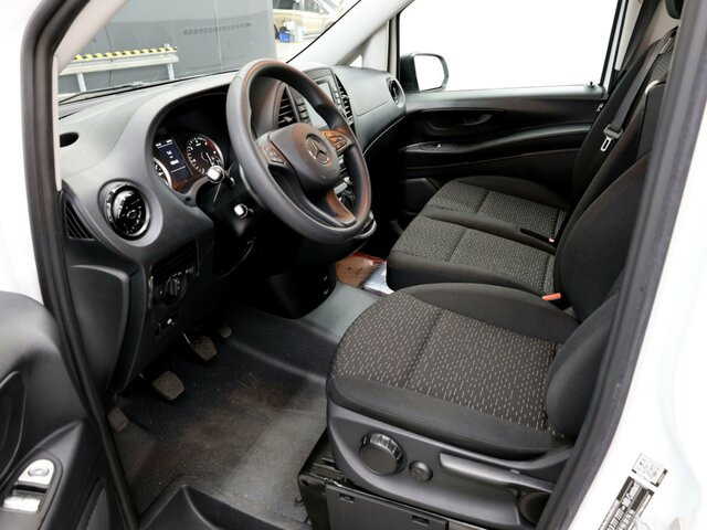 MERCEDES-BENZ Vito 114 Mixto,6 Sitzer,Klima,Navi,Tempomat... - Van kecil: gambar 2 MERCEDES-BENZ Vito 114 Mixto,6 Sitzer,Klima,Navi,Tempomat... - Van kecil: gambar 2