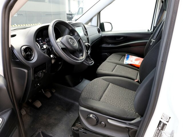 MERCEDES-BENZ Vito 114 Mixto,6 Sitzer,Klima,Navi,Tempomat... - Bus mini, Van penumpang: gambar 2 MERCEDES-BENZ Vito 114 Mixto,6 Sitzer,Klima,Navi,Tempomat... - Bus mini, Van penumpang: gambar 2