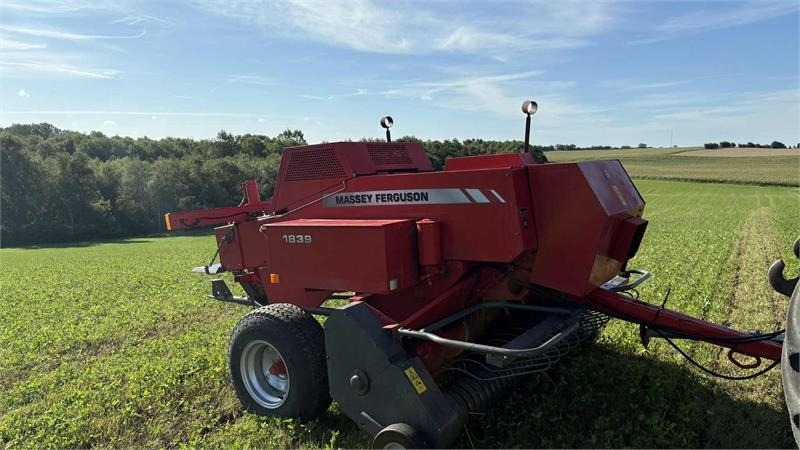 Massey Ferguson 1839 Småballe presser - Pembungkus bale: gambar 2 Massey Ferguson 1839 Småballe presser - Pembungkus bale: gambar 2