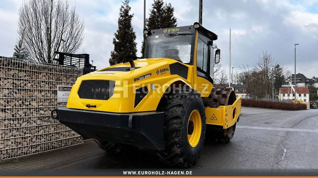 Bomag Stachelwalze BW 213 PDH-5, Schnellgang, Walzenzug - Pemadat: gambar 2 Bomag Stachelwalze BW 213 PDH-5, Schnellgang, Walzenzug - Pemadat: gambar 2