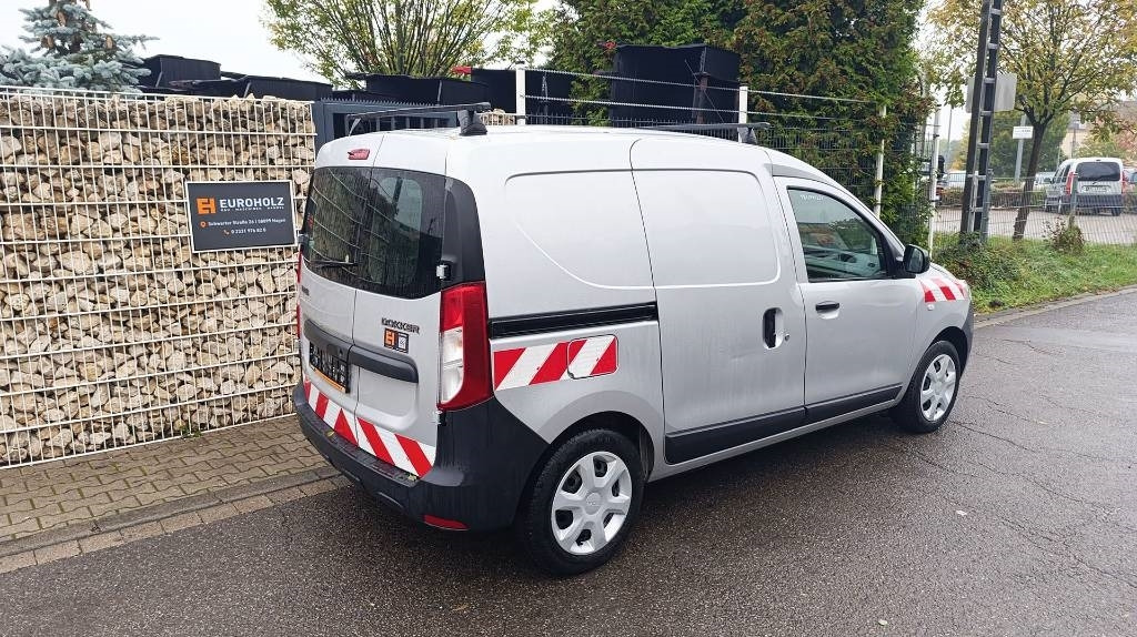 Dacia Dokker Transporter, Kastenwagen, Werkstattschränke - Van kecil: gambar 3 Dacia Dokker Transporter, Kastenwagen, Werkstattschränke - Van kecil: gambar 3