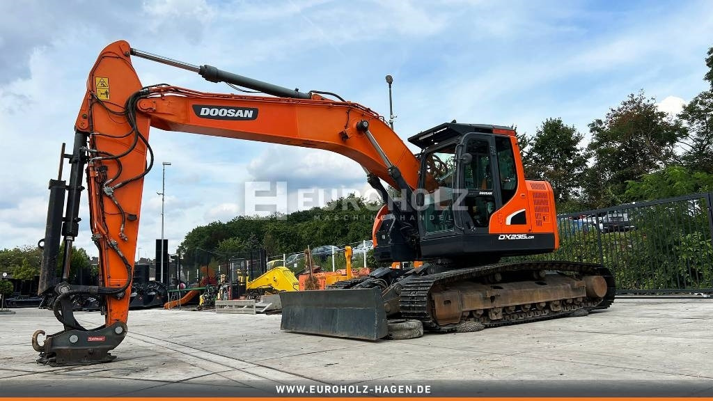 Doosan Kettenbagger DX 235 LCR-5, hyd. SW OilQuick 70-55 - Ekskavator perayap: gambar 5 Doosan Kettenbagger DX 235 LCR-5, hyd. SW OilQuick 70-55 - Ekskavator perayap: gambar 5