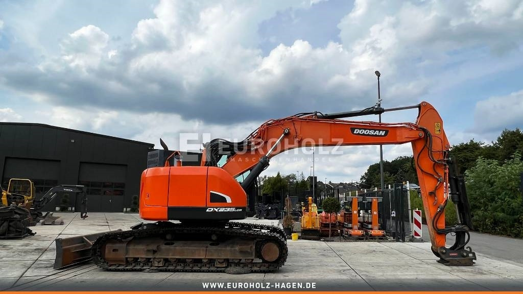 Doosan Kettenbagger DX 235 LCR-5, hyd. SW OilQuick 70-55 - Ekskavator perayap: gambar 1 Doosan Kettenbagger DX 235 LCR-5, hyd. SW OilQuick 70-55 - Ekskavator perayap: gambar 1