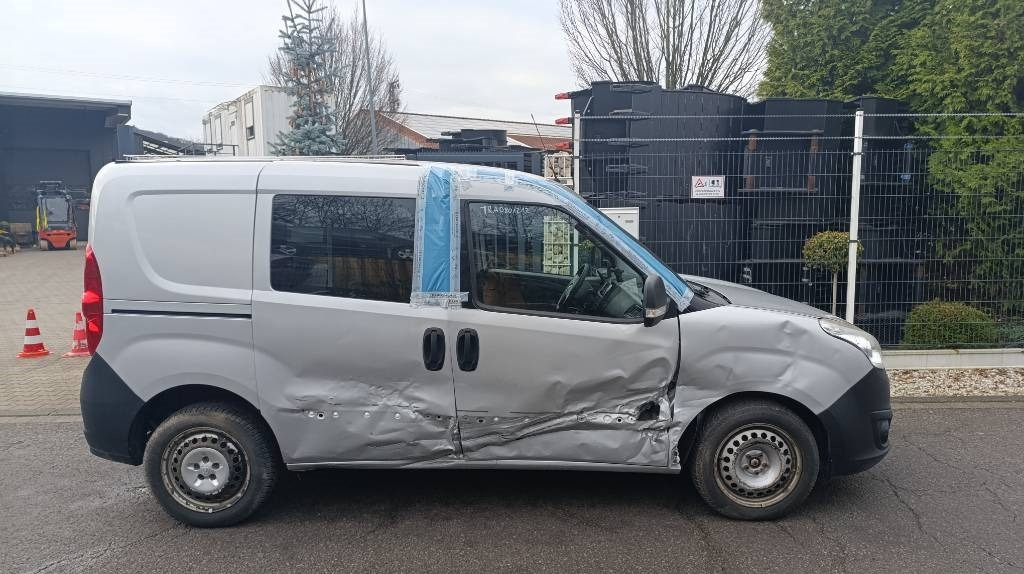 Opel Combo Kastenwagen Transp. Seitenschaden fahrbereit - Van box: gambar 4 Opel Combo Kastenwagen Transp. Seitenschaden fahrbereit - Van box: gambar 4