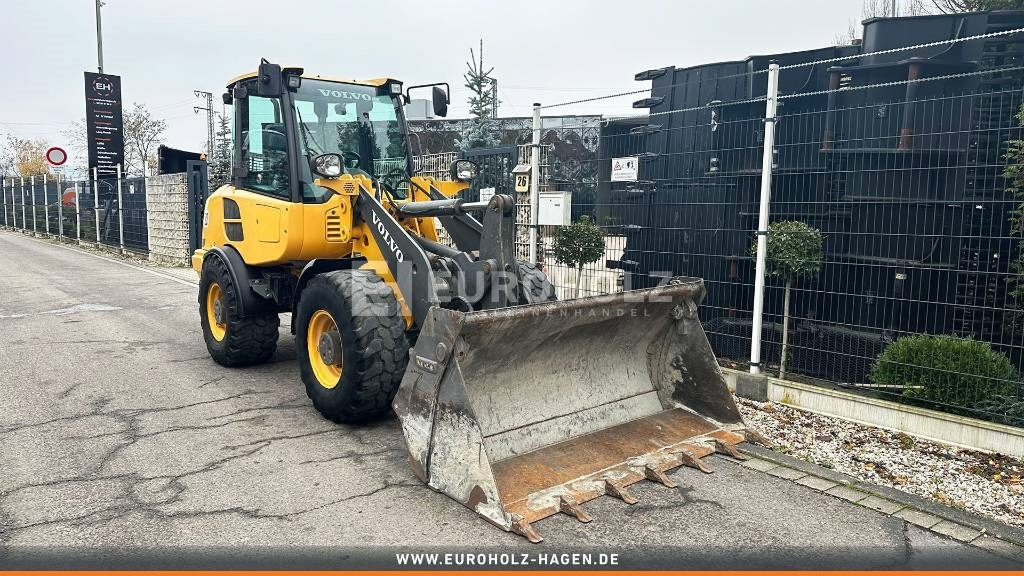 Volvo L 28 F, Radlader, hydr. Schnellwechsler, Schaufel - Wheel loader: gambar 4 Volvo L 28 F, Radlader, hydr. Schnellwechsler, Schaufel - Wheel loader: gambar 4