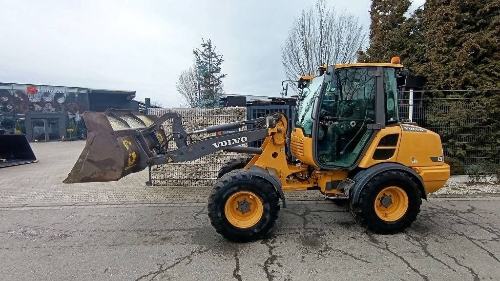 Volvo Radlader L25F Allrad 4x4 Zusatzhydraulik 4.456 Bh - Wheel loader: gambar 2 Volvo Radlader L25F Allrad 4x4 Zusatzhydraulik 4.456 Bh - Wheel loader: gambar 2